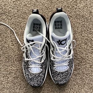 KD 15 (black&white)